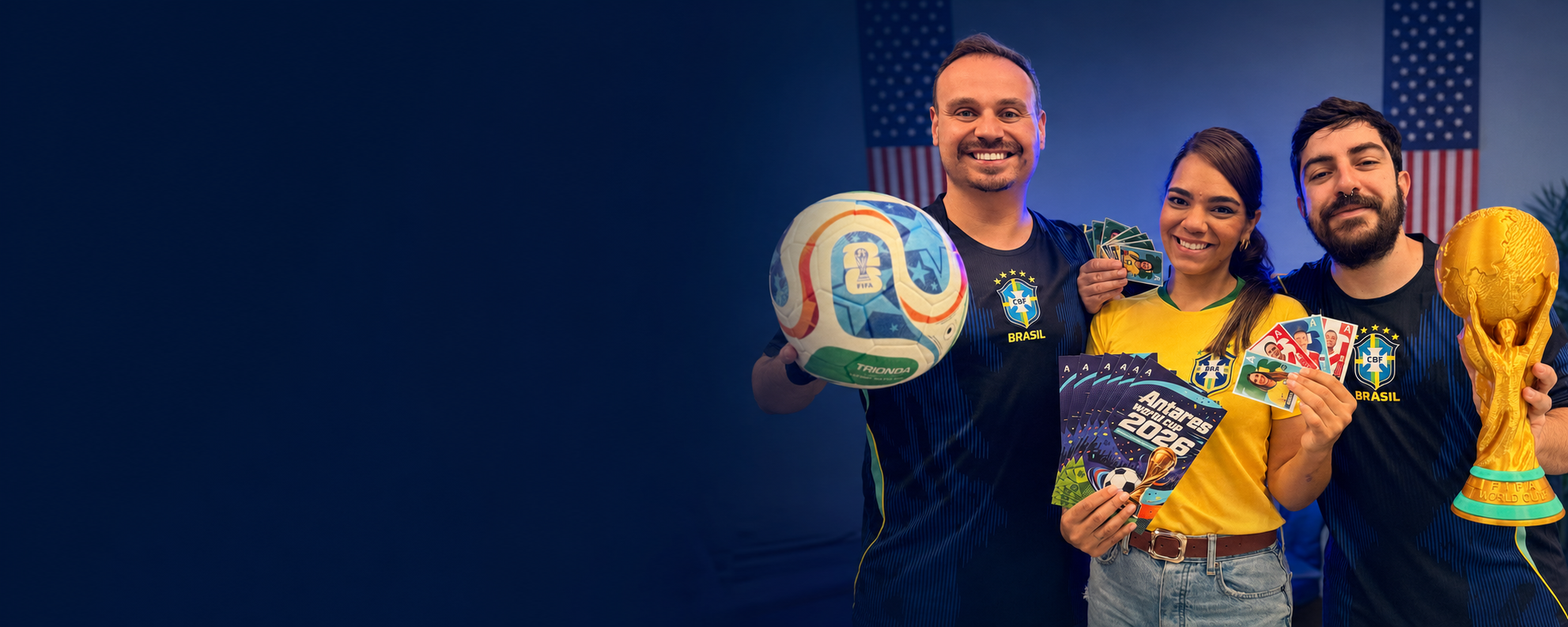 Equipe da Antares MetroWest com os álbuns Antares World Cup 2026, figurinhas, bola e troféu